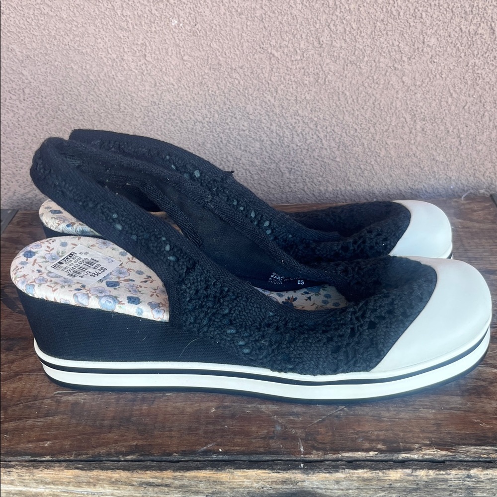 Buckle Black and White Wedge Shoes like new
